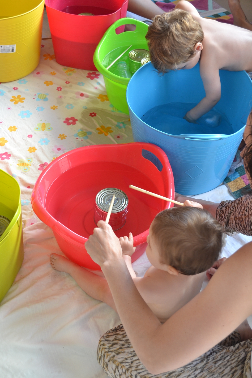 ÉVEIL MUSICAL AVEC L'EAU, atelier pour 0-6 ans